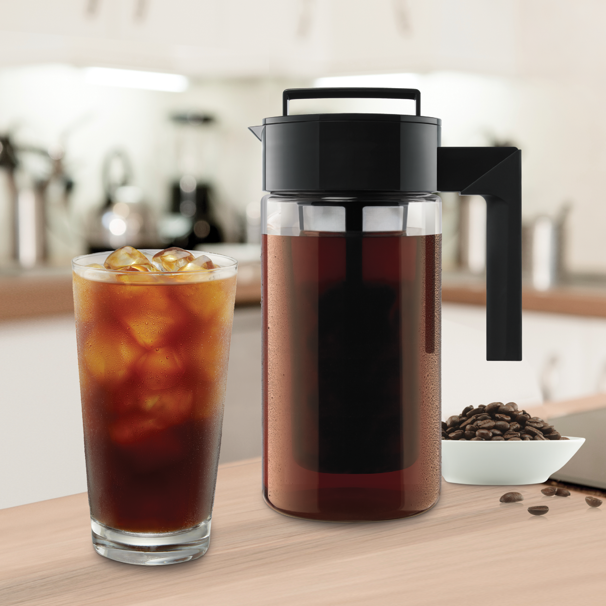 cold-brew-coffee-maker-q1 10310-ColdBrewCoffeeMaker-1qt-lifestyle2.png