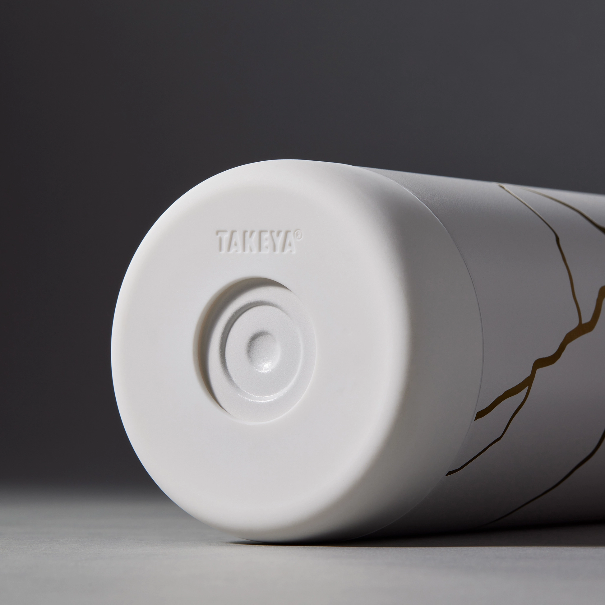 kintsugi-water-bottle-with-straw-lid-v1 51389-TK_HO25_Kintsugi_Takeya9255.png