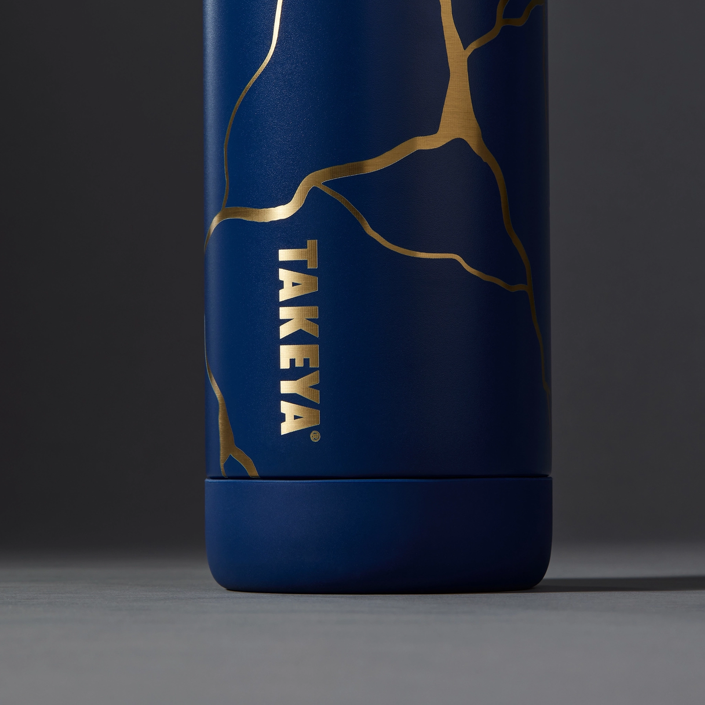 kintsugi-water-bottle-with-spout-lid-g6 51390-TK_HO25_Kintsugi_Takeya9241_Crop.png